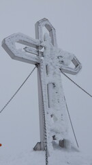 Das Gipfelkreuz auf der Geiselspitze 2974m