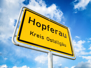 Ortsschild Hopferau im Allgäu Deutschland