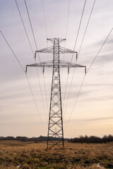 widok słupów energetycznych na polu  © ckukis