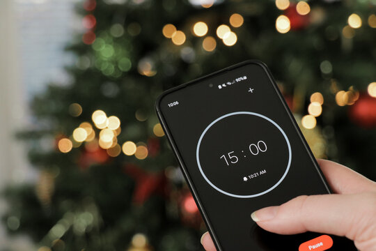 A phone with a black and white 15-minute timer to study with the pomodoro method on a blurry background