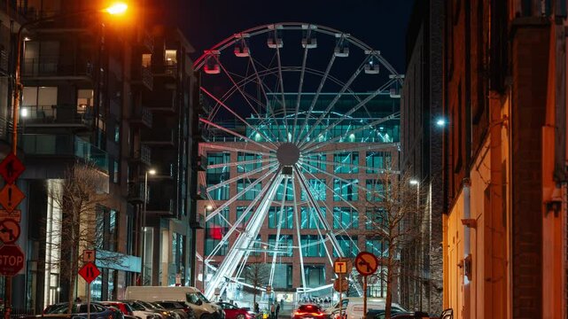 Dublin Christmas market at night - Time lapse - View on the Wheel thought the street 