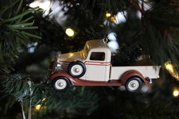 Old Fashion Truck Christmas ornament