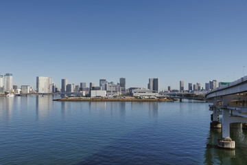 Obraz premium レインボーブリッジから見た豊洲市場方面の風景