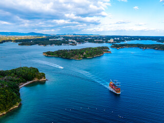 賢島とエスパーニャクルーズ船、英虞湾（三重県志摩市）
