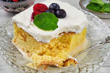 メキシコのスイーツ パステル・デ・トレス・レチェス(3種のミルクのケーキ)  Mexican sweets Pastel de Tres Leches( Mexican Tres Leches Cake,Tres Leches Cake,Three Milk Cake, 3 Milk Cake)
