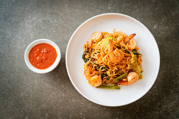 Stir-fried instant noodles sukiyaki with shrimps