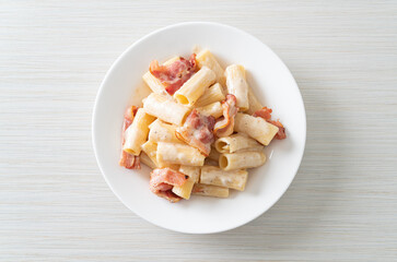 spaghetti rigatoni pasta with white sauce and bacon
