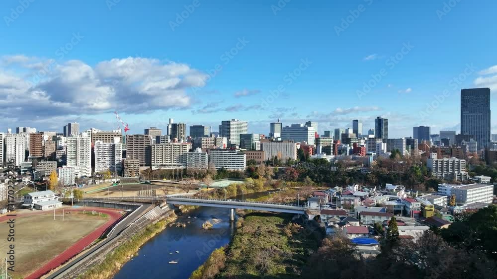 Aufkleber ドローン、空撮、都市、ビル群、都会、日本、青空、社会、建設、上昇、環境、交通、道路、ビル、建築、開発、発展、成長、コピースペース、地平線、高層ビル、ビジネス、テクノロジー、河川、自動車、運動場、地方、自治体、行政、建物、パノラマ、展望、広大、街、景色、風景、景色、昼間、俯瞰、ハイアングル、ダイナミック、景観、現代、不動産、商業、向上、遠景、明るい、60p、飛行