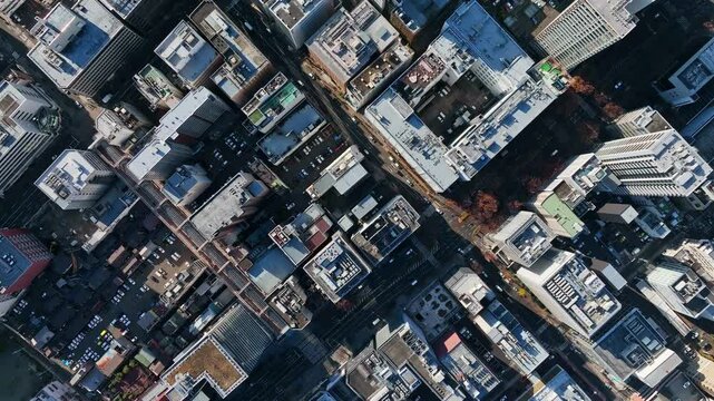 都市、社会、真俯瞰、ドローン、空撮、建設、産業、ビジネス、開発、日本、時代、都会、街、町並み、道路、交通、俯瞰、ハイアングル、風景、景色、景観、上から見た、見下ろす、現代、建築、ビル、ビル群、不動産、高層ビル、観光、旅行、地域、行政、経済、公共、将来、進歩、発展、成長、屋上、インフラ、繁華街、自動車、真上、暮らし、防災、鳥瞰図、住宅、モビリティ、60p