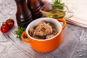 Canned tuna preserve for salad