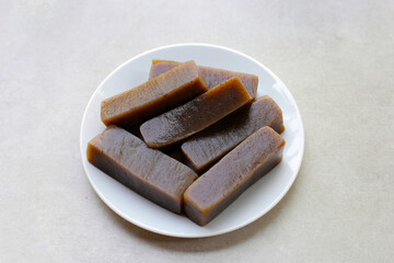 Konjac yam cake mixed with seaweed