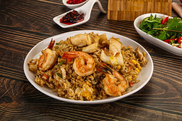 Vietnamese fried rice with prawn and squid Kom Ran