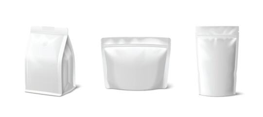 White paper bags set isolated on background. Vector realistic illustration of 3D pouch mockups with zip lock and blank surface for product branding, resealable food, coffee, tea, snack packaging © klyaksun