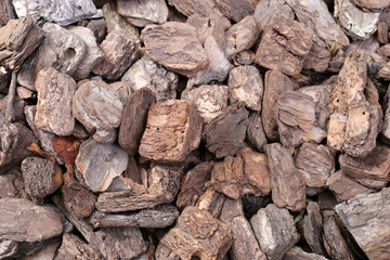 Pine bark is an ingredient for cultivation. Beneficial to the soil and plants.