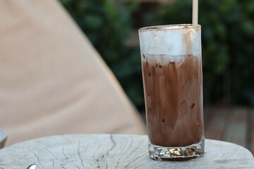 glass of cola with ice