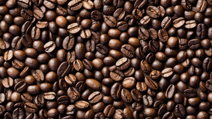 Fototapeta premium Roasted coffee beans fill the frame. Perfect for coffee shop menus, websites, social media posts, or coffee-themed projects