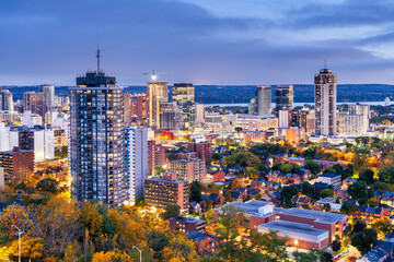 Naklejka premium Hamilton, Ontario, Canada Skyline at Twilight