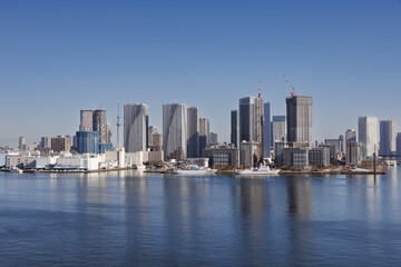 Fototapeta premium レインボーブリッジから見た晴海フラッグ、晴海ふ頭Ｈ－Ｌバース方面の風景