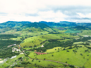Imagem aérea da cidade de Paraisópolis em Minas Gerais na região da Serra da Mantiqueira.