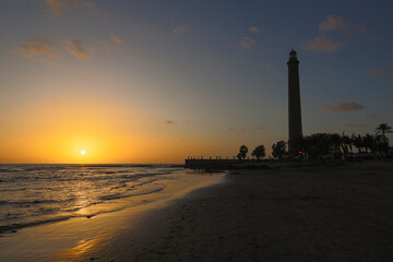 Tramonto sul Mare al Faro di Maspalomas a Gran Canaria Spagna