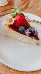 cheesecake with berries