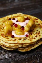 Pancakes with yogurt and banana