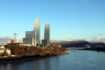 Obraz premium Der Rhein in Basel in der Winterabendsonne