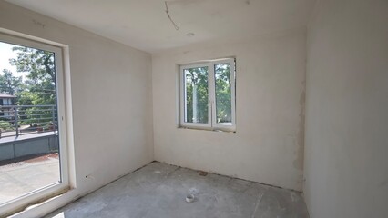 Room in the process of renovation, with window and access to the terrace, concrete tile on the floor and empty plastered walls