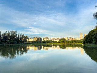 Fototapeta premium Ibirapuera Park in São Paulo, SP. Residential buildings around. Lake in Ibirapuera Park.
