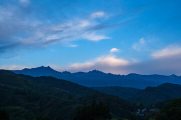 夜明けの北アルプス