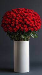 Obraz premium A stunning large vase brimming with vibrant red roses, symbolizing love and passion, perfect for celebrating the essence of Valentine's Day.