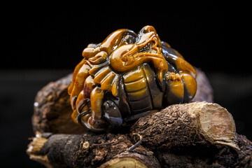 Jade and agate crafts beautifully carved using traditional techniques