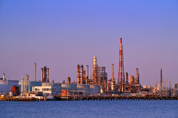 Naklejka premium Japan industrial factory area with sunset blue sky background view from Fishing port, Yokohama City Japan.