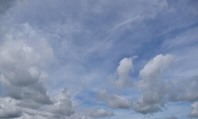 Obraz premium Photography of a blue sky covered with clouds is suitable for backgrounds and weather news.