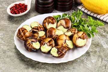 Fresnch escargort with basil butter