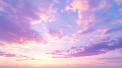 Obraz premium Minimal skies concept. A vibrant sunset sky painted with hues of pink and purple, creating a tranquil atmosphere.