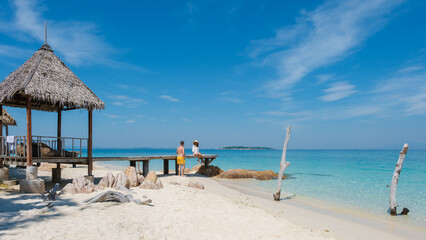 Fototapeta premium Serene moments by the shore on Koh Munnork Island during a sunny day in Thailand