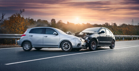 Fototapeta premium 交通事故、衝突した自動車。（Traffic accident, crashed cars.） 