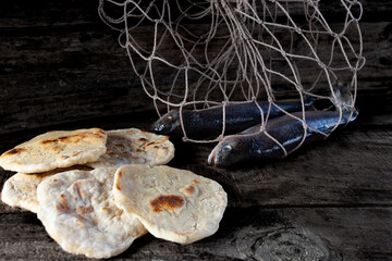 Two peaces and five loaves in the boat