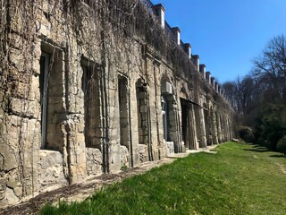 A stone building with ivy growing on the side of it