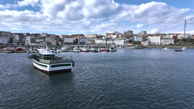 Vista panor&aacute;mica del puerto de Mux&iacute;a, La Coru&ntilde;a, Galicia, Espa&ntilde;a. Enero de 2025.