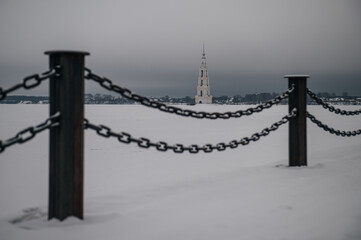 Naklejka premium The bell tower of St. Nicholas Cathedral in Kalyazin in winter