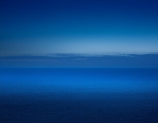 Obraz premium ABSTRACT DARK BLUE LIGHT BACKGROUND WITH BLACK GRADIENT, DIGITAL PATTERN FOR WEB, SMARTPHONE SCREEN, DIGITAL DISPLAY, APP OR BUSINESS BANNER