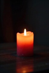 Softly glowing candlelight against dark backdrop, ambiance, darkness