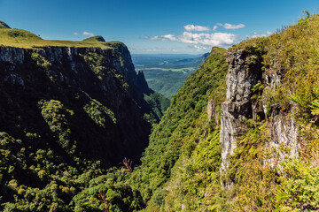 Fototapeta premium Picturesque view in Espraiado canyon with rocks and trees in Santa Catarina, Brazil.