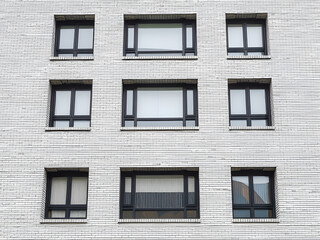 Obraz premium Modern Minimalist Building Exterior with White Facade and Windows