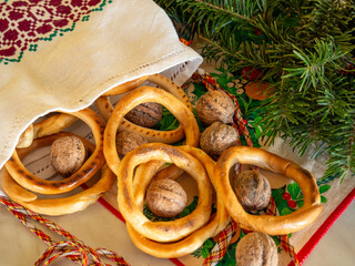 pretzels, nuts and apples given to those singing christmas carols, romanian christmas eve tradition
