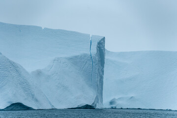 Große Eisberge und Gletscher in Grönland bei Ilulissat in der Diskobucht