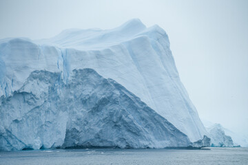 Große Eisberge und Gletscher in Grönland bei Ilulissat in der Diskobucht