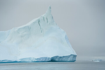 Große Eisberge und Gletscher in Grönland bei Ilulissat in der Diskobucht